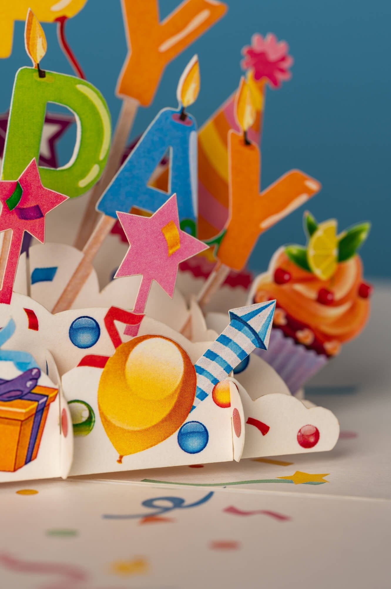 SPALVINGAS GIMTADIENIS: išskirtinio grožio 3D pop - up atvirukas + vokas - OBUOLYS