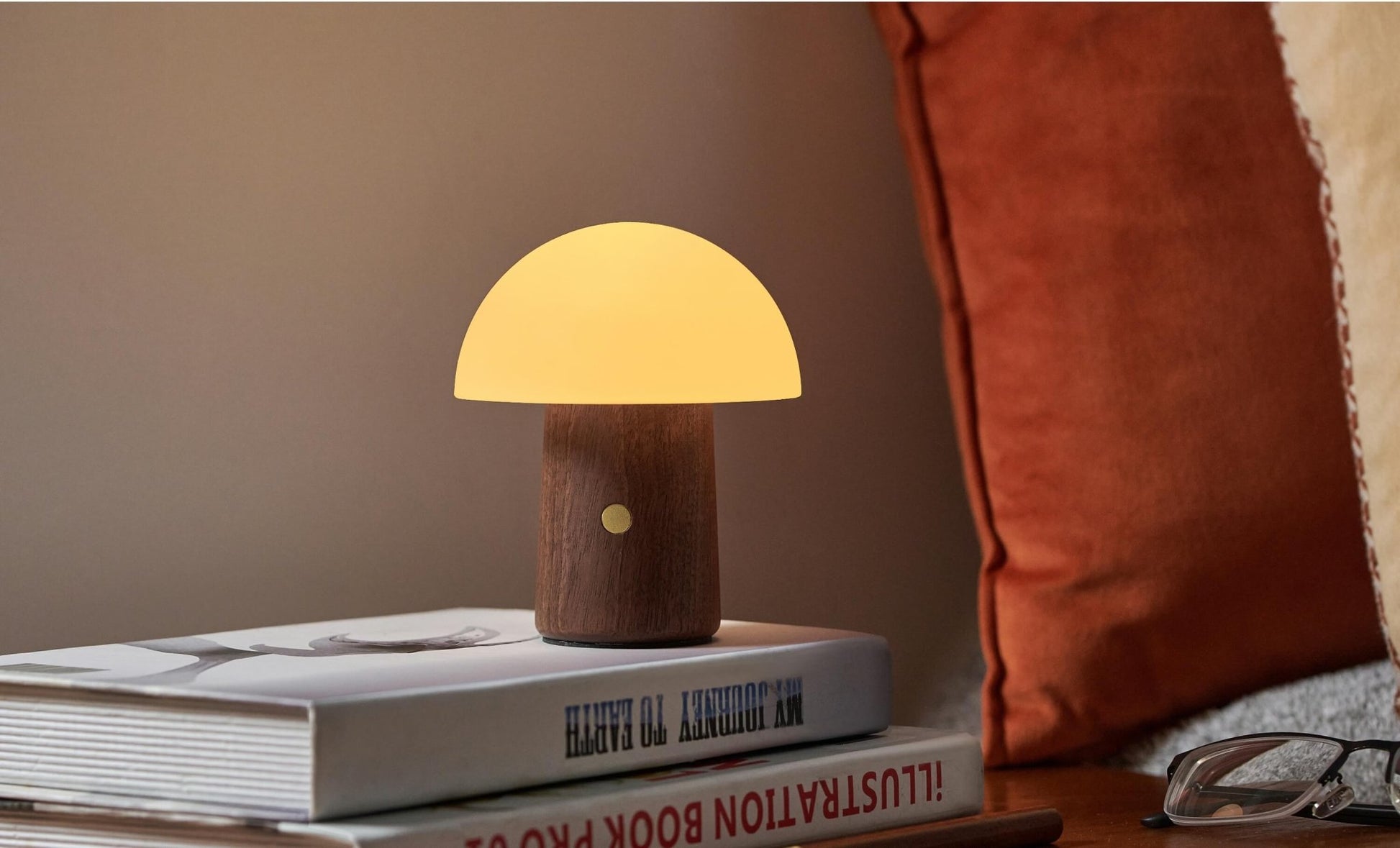 STEBUKLINGASIS ALISOS GRYBAS: mini dekoratyvinis šviestuvas - OBUOLYS
