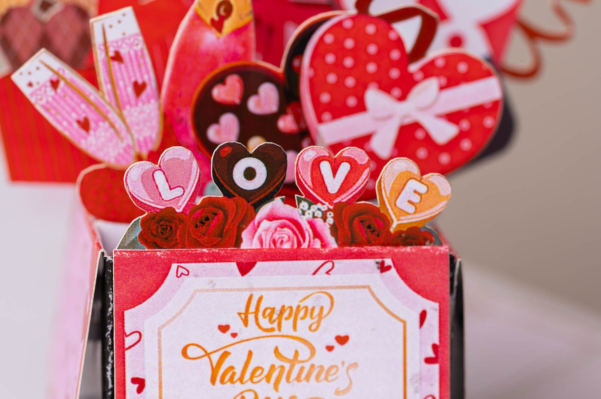 SU VALENTINO DIENA: išskirtinio grožio 3D pop - up atvirukas + vokas - OBUOLYS