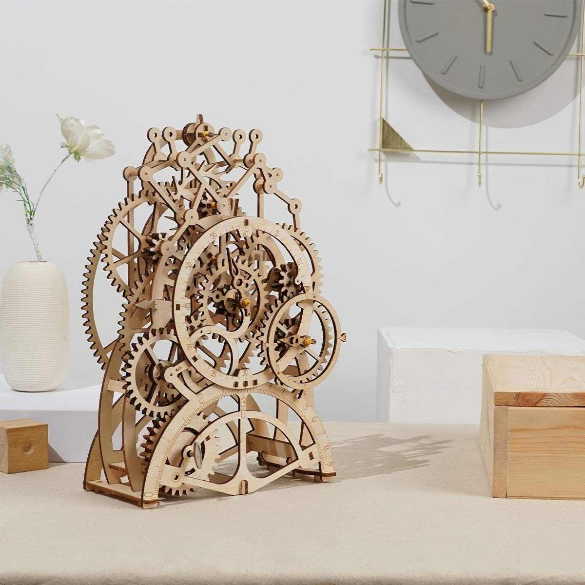 ŠVYTUOKLINIS LAIKRODIS: 3D medinė dėlionė mechanikos entuziastams - OBUOLYS