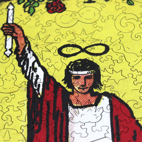 THE MAGICIAN (RIDER–WAITE): medinė dėlionė iš taro kolekcijos (250 detalių) - OBUOLYS