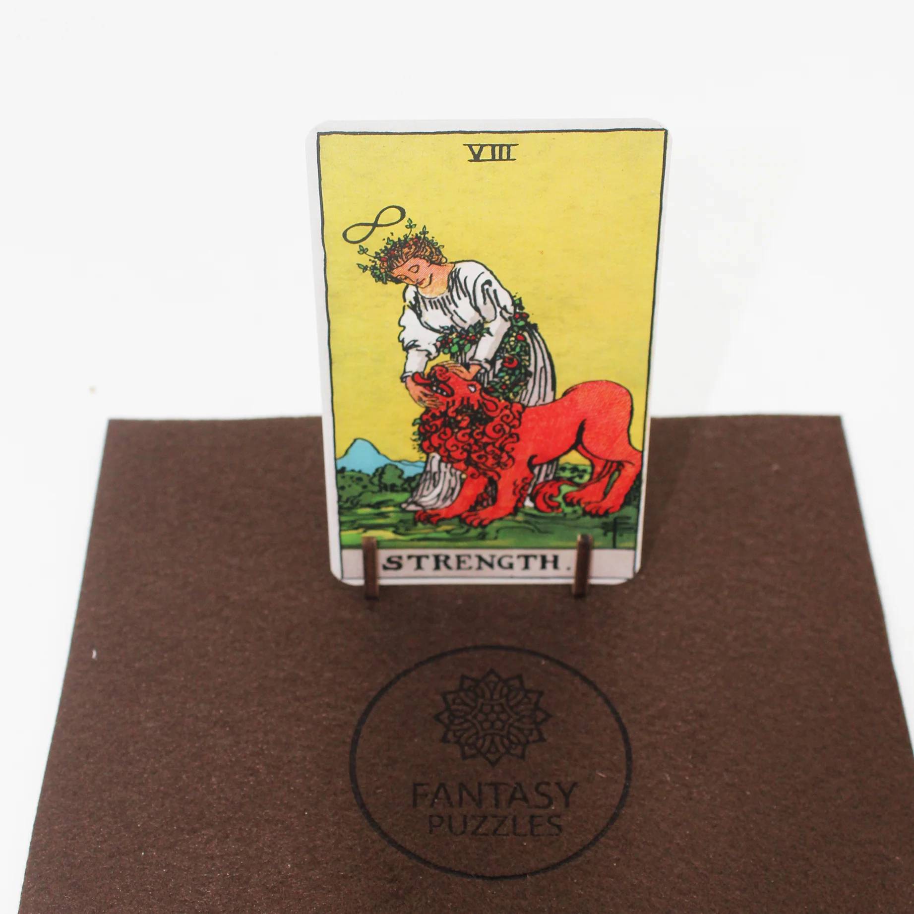 The Strength (Rider–Waite) Dėlionė Iš Medžio (250 detalių) Fantasy Puzzles - OBUOLYS