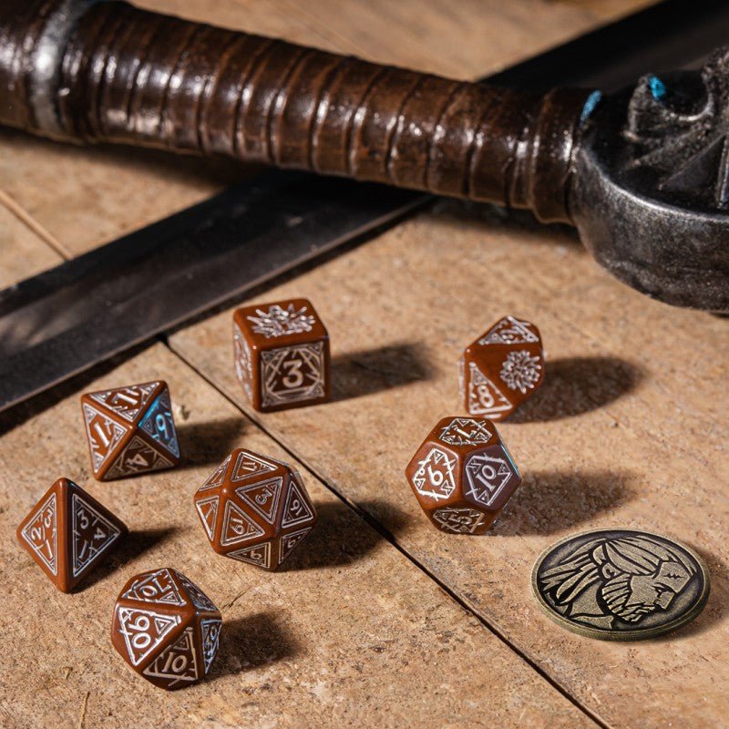 The Witcher Geralt kauliukų rinkinys rudos ir sidabrinės sp - OBUOLYS