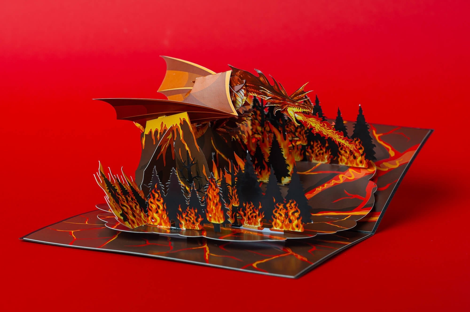 UGNINIS DRAKONAS: išskirtinio grožio 3D pop - up atvirukas + vokas - OBUOLYS