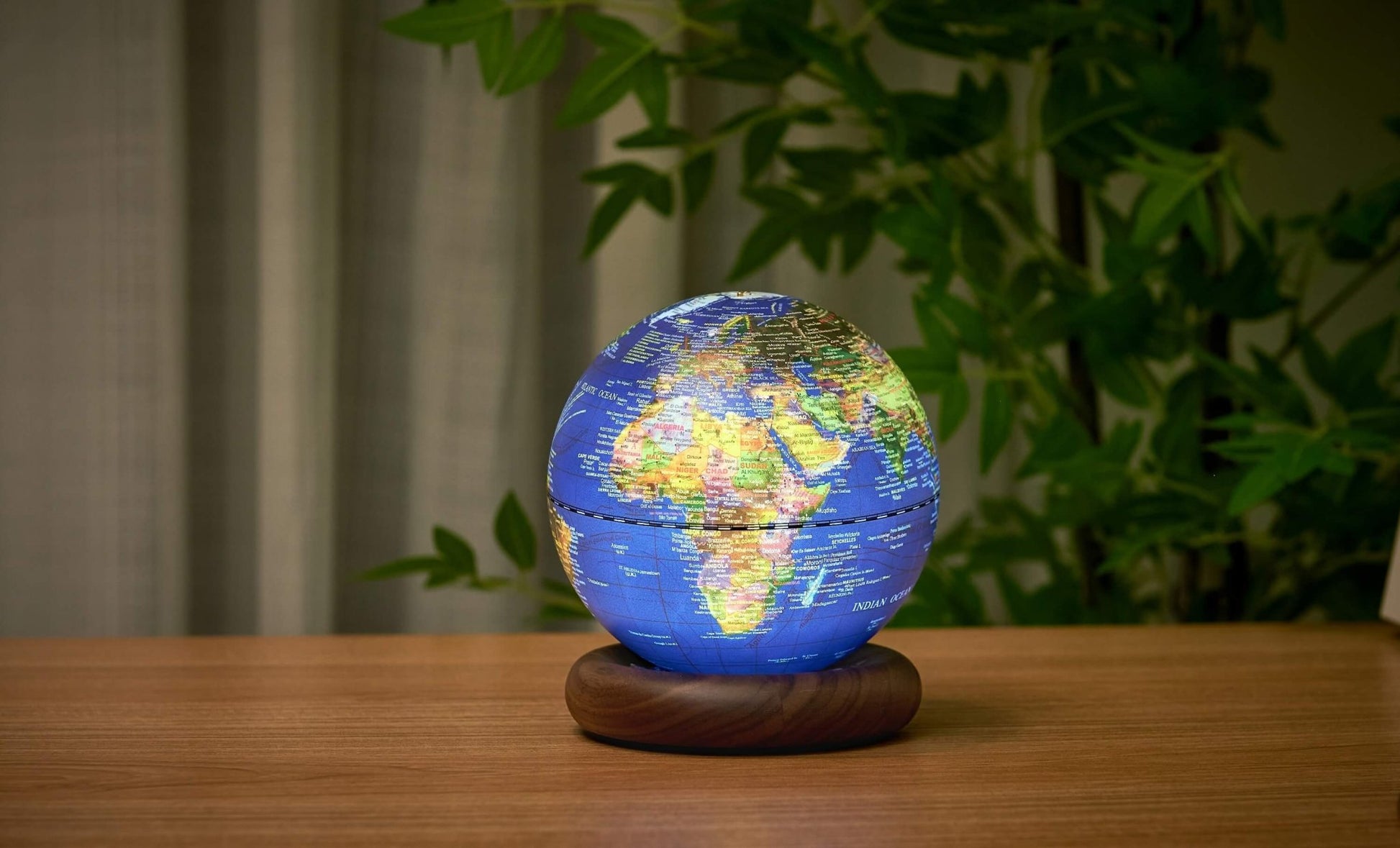 ŽEMĖS GAUBLYS: mažas išmanusis 3D dekoratyvinis AtlasGlobe šviestuvas - OBUOLYS