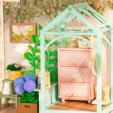 ŽYDINTIS SODELIS: tobula vieta miniatiūrinei popiečio arbatėlei - OBUOLYS