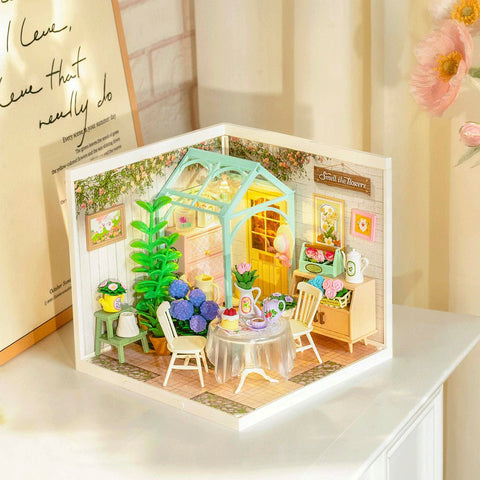 ŽYDINTIS SODELIS: tobula vieta miniatiūrinei popiečio arbatėlei - OBUOLYS