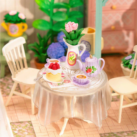 ŽYDINTIS SODELIS: tobula vieta miniatiūrinei popiečio arbatėlei - OBUOLYS