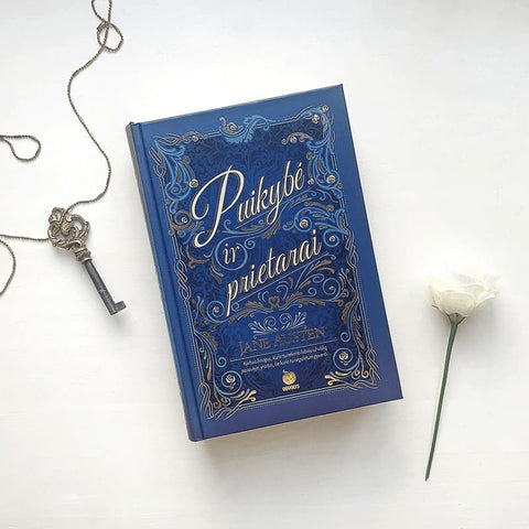 PUIKYBĖ IR PRIETARAI: įspūdingas Jane Austen klasikinės knygos leidimas su iliustracijomis ir herojų santykių schema